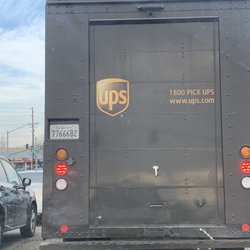 UPS - 83 Photos &amp; 403 Reviews - 8400 Pardee Dr, Oakland, CA - Yelp