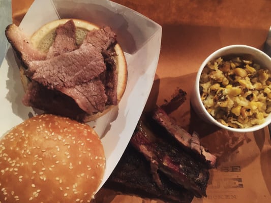 House of 'Que by null