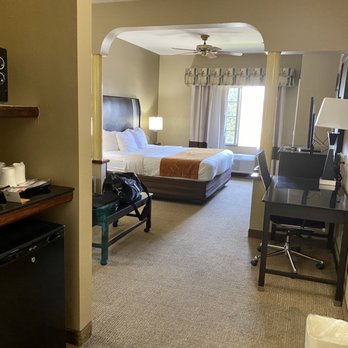 Comfort Suites Bakersfield - Room was very dated and has been repainted numerous times. Most importantly, it REEKED of Febreze!!! - Hotels Near Me - Bakersfield, California Comfort Suites Bakersfield - Room was very dated and has been repainted numerous times. Most importantly, it REEKED of Febreze!!! - Hotels Near Me - Bakersfield, California