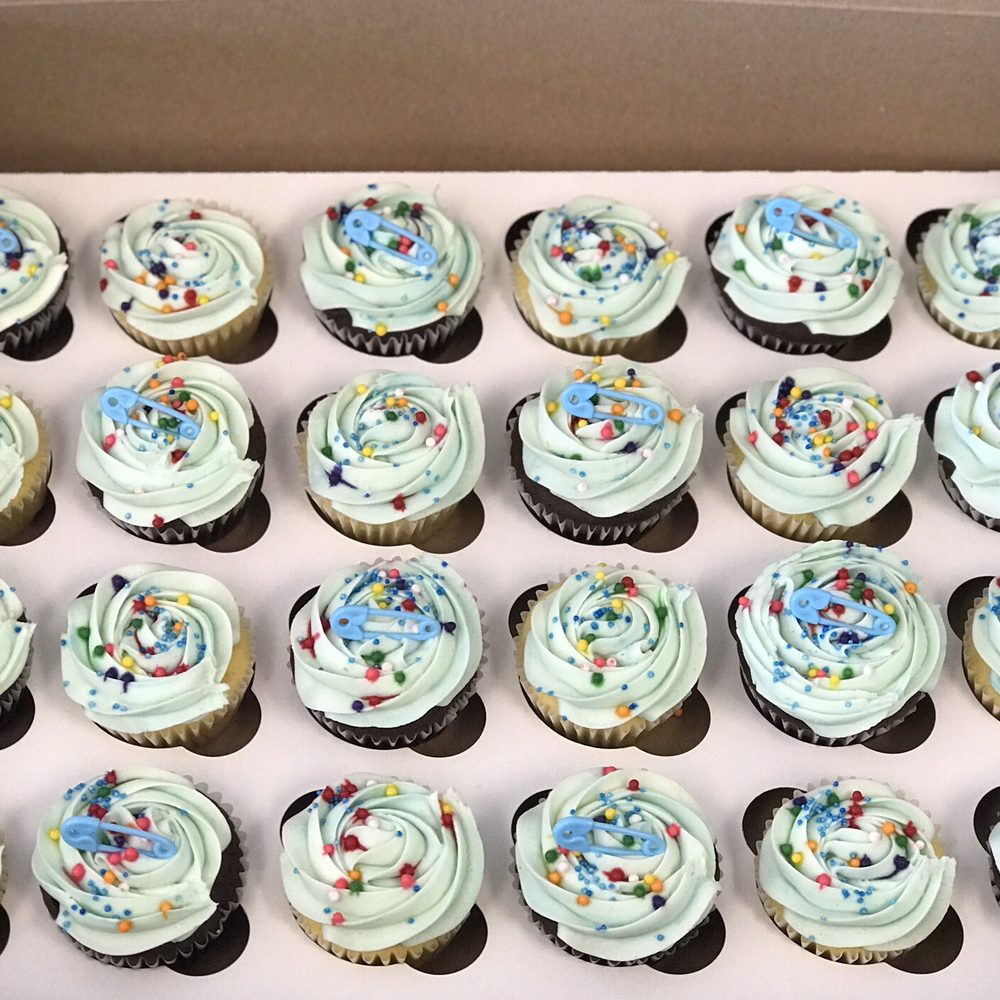 Beautifully decorated delicious cupcakes!!! Beautifully decorated delicious cupcakes!!!