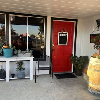 Redline Calibration & Alignment - Front of office - Auto Repair Near Me - Yuba City, California Redline Calibration & Alignment - Front of office - Auto Repair Near Me - Yuba City, California
