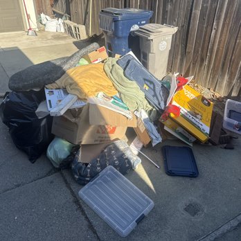 Roberto's Hauling - Junk Removal & Hauling Near Me Roberto's Hauling - Junk Removal & Hauling Near Me
