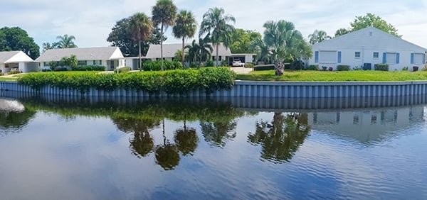Duncan Seawall Dock-Boat Lift by null