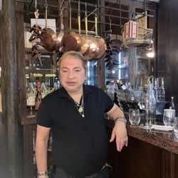 London Pub - Paris. Sócrates Duraes!