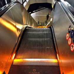 S-Bhf. Schöneberg - S-Bhf Schöneberg: Die Treppe von oben nach unten und umgekehrt