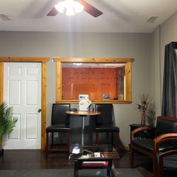 Get Moore Auto Service - Waiting room