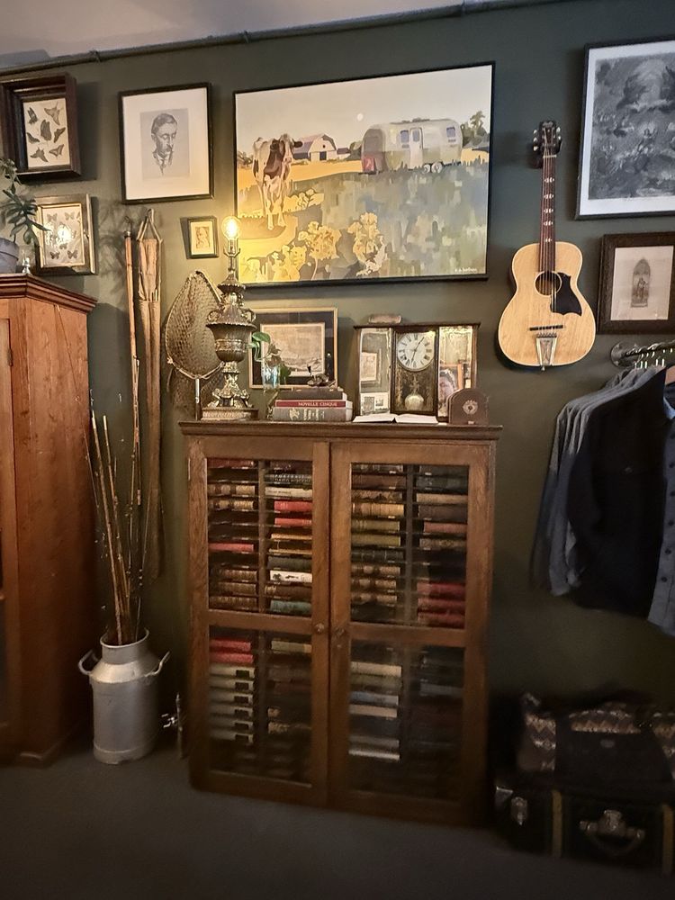 LeClairs General Store Logo