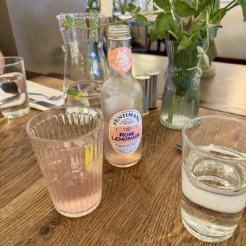 Momo - The server suggested this rose sparkling lemonade, and it was tasty! - Irish Near Me - Waterford, WD
