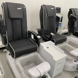 Drizzle Nails And Beauty Spa - Massage Chair