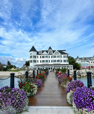 Hotel Iroquois by null