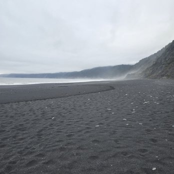 Black Sands Beach - Beaches Near Me - Whitethorn, California