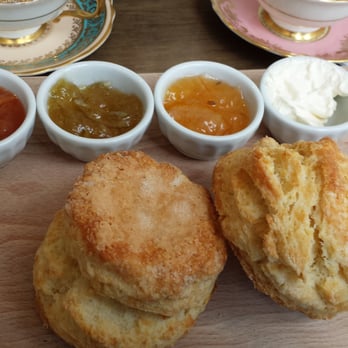 Kitten and the Bear - Scones,  3 jams,  and clothed cream = awesomeness - Coffee & Tea Near Me - Toronto, Ontario