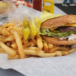 Lucky Guy's Burgers - Cheeseburger combo