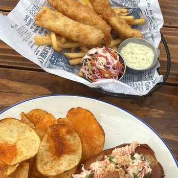 Sam's Anchor Cafe - Lobster Roll Fish & Chips - Seafood Near Me - Tiburon, California