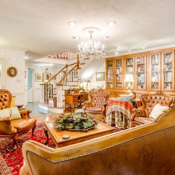 Azalea Plantation Bed & Breakfast - Living room - Hotels Near Me - Fort Worth, Texas Azalea Plantation Bed & Breakfast - Living room - Hotels Near Me - Fort Worth, Texas