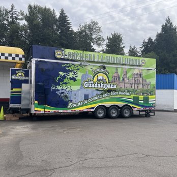 Lonchera La Guadalupana - The view is the back of it when approaching it. It appears to look like this from the highway view but it's open. - Food Trucks Near Me - Salem, Oregon