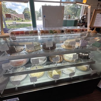 Look Up Dessert Cafe - Desserts display window - Ice Cream & Frozen Yogurt Near Me - Chesapeake, Virginia