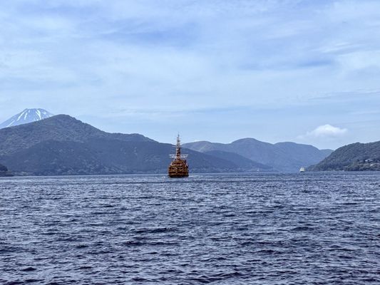 Lake Ashi by null