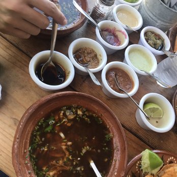 La Birria - Media de birria, con variedades de salsas a tu preferencia - Tacos Near Me - Playa del Carmen, ROO