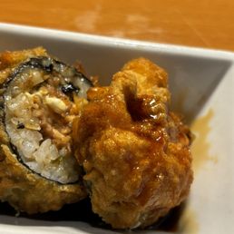 Burnt Hot JB Roll with barely any decent salmon in it. Burnt Hot JB Roll with barely any decent salmon in it.