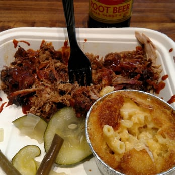 Blackwood BBQ - Pulled pork platter, with mac and cheese. - Barbeque Near Me - Chicago, Illinois Blackwood BBQ - Pulled pork platter, with mac and cheese. - Barbeque Near Me - Chicago, Illinois