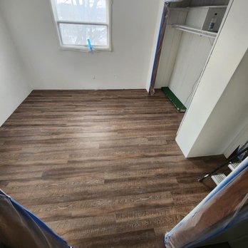 Straight Edge Flooring - a view of a room with wood floors - Flooring Near Me - Wauwatosa, Wisconsin Straight Edge Flooring - a view of a room with wood floors - Flooring Near Me - Wauwatosa, Wisconsin