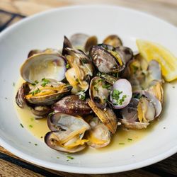 Ray's Café - Manila Clams