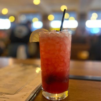 Holt's - a drink with a slice of lemon - Pizza Near Me - Park Ridge, Illinois