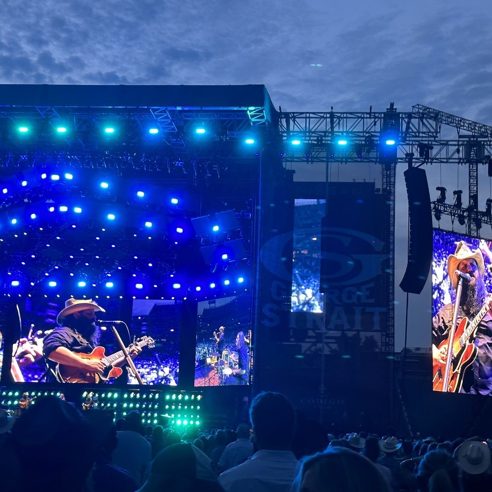 Nissan Stadium - Chris Stapleton - Stadiums & Arenas Near Me - Nashville, Tennessee