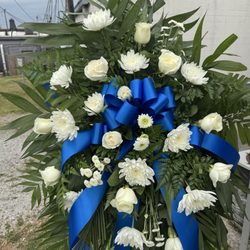 Smoot's Flowers & Gifts - This spray was Simply but pretty! Thanks Smoot's!