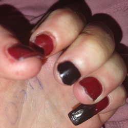USA Nails - The middle finger is the one I had to go get fixed at Red nail not even 3 days later they snapped by me picking up a small end table
