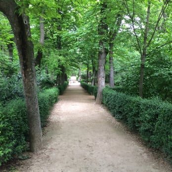 Estanque Grande del Buen Retiro - Pretty while walking in the midst of a large city - Parks Near Me - Madrid, M