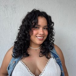 Hidden Gem Beauty Bar - Curly cut and diffuse