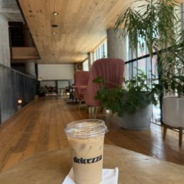 Iced vanilla latte