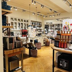 Williams-Sonoma - Store