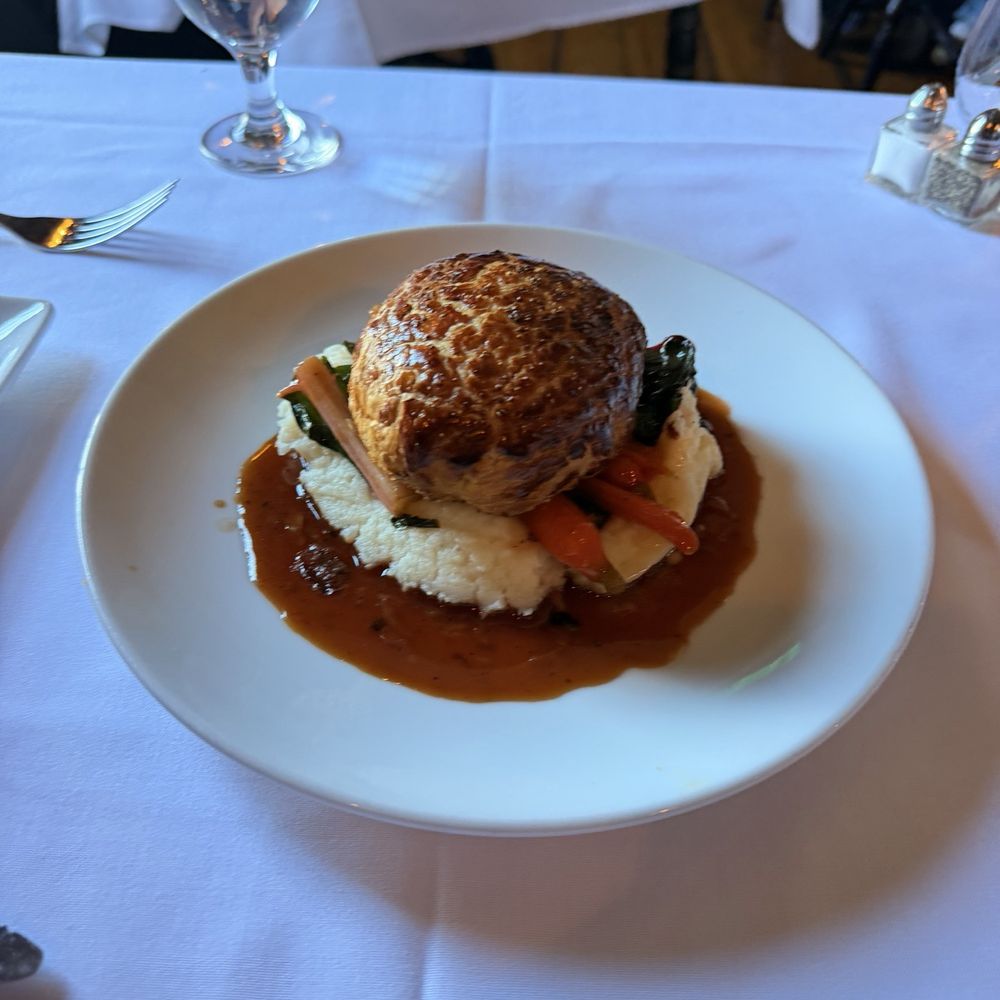 White Horse Tavern - Beef Wellington - New American Near Me - Newport, Rhode Island White Horse Tavern - Beef Wellington - New American Near Me - Newport, Rhode Island