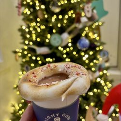 Eight Cow Creamery - Dark chocolate peppermint hot cocoa no whip