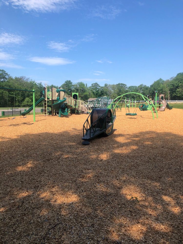BARRINGTON COMMUNITY PLAYGROUND Updated June 2024 40 Ramsdell Ln