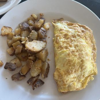The Daily Grind Cafe - California Omelette - Coffee & Tea Near Me - San Diego, California The Daily Grind Cafe - California Omelette - Coffee & Tea Near Me - San Diego, California