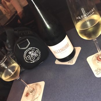 Litfaßsäule - Sekt in der Litfassaüle -- Allendorf extra DRY - Pubs Near Me - Wiesbaden, HE