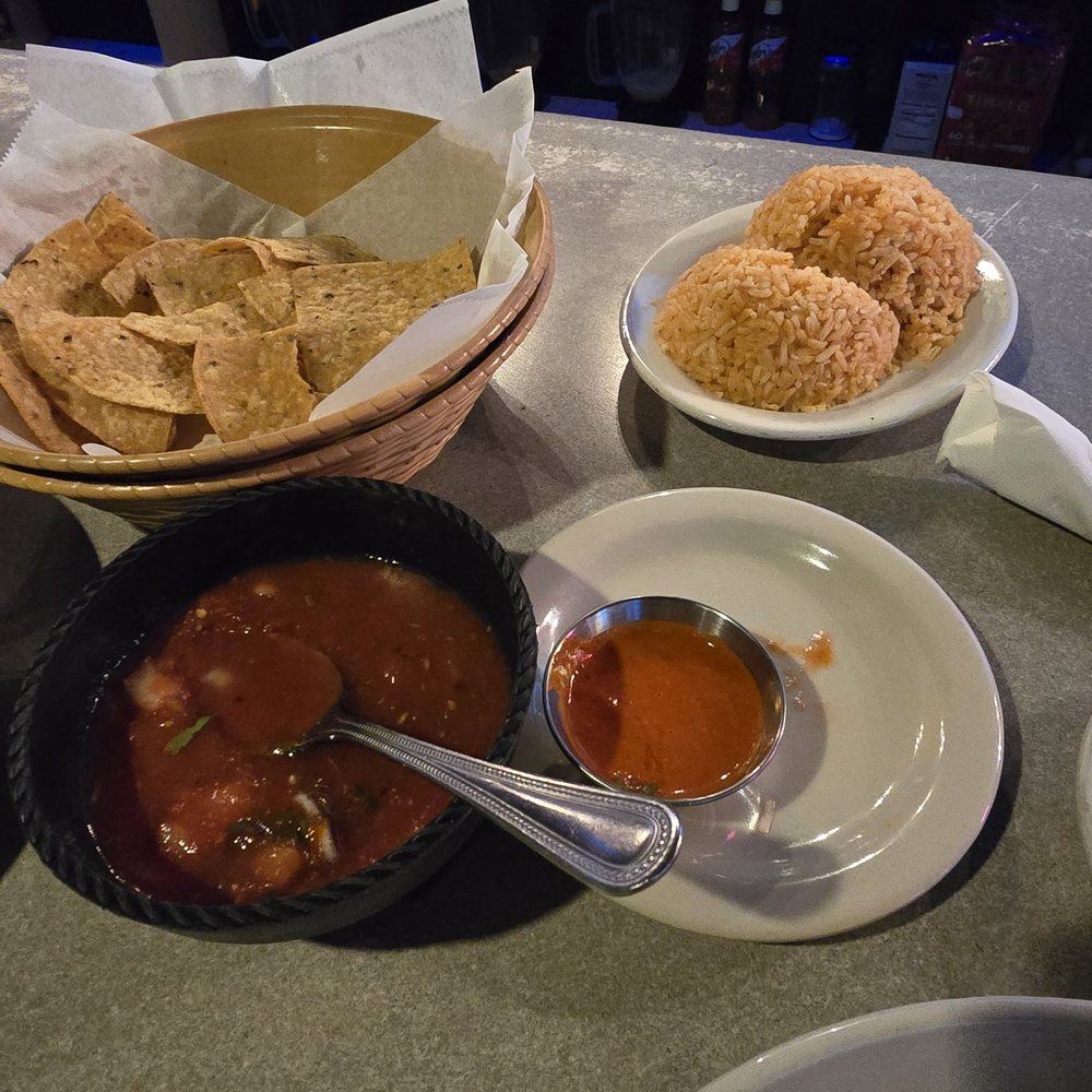 Cesar's Killer Margaritas - Broadway - Salsa and chips - Mexican Near Me - Chicago, Illinois Cesar's Killer Margaritas - Broadway - Salsa and chips - Mexican Near Me - Chicago, Illinois