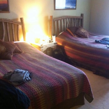 Baskins Creek Condominiums - Second bedroom - Vacation Rentals Near Me - Gatlinburg, Tennessee Baskins Creek Condominiums - Second bedroom - Vacation Rentals Near Me - Gatlinburg, Tennessee