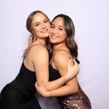 Thunder 360 Photo Booth - Besties Photo Booth moment | Orange County Photo Booth - Photo Booth Rentals Near Me