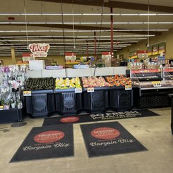 Grocery Outlet Bargain Market - Inside.....