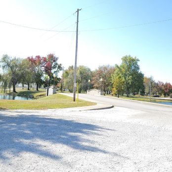 Fairview Park - Looking from the parking lot towards the ponds - Parks Near Me - Casey, Illinois