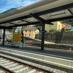 Stazione di Bellinzona - Clean, easy to finagle train station. Must pay to use public restroom as at many places here. 1 euro.