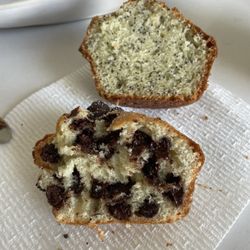 Uncommon Grounds - Chocolate chip and lemon poppyseed