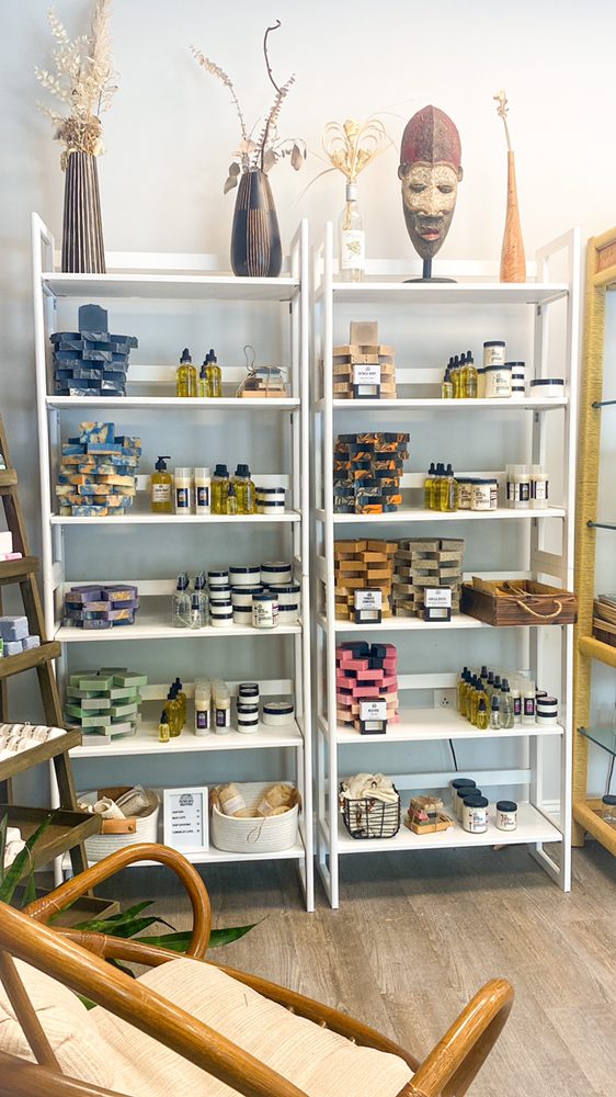 Motherland Essentials Logo