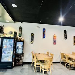 Humle Beer House - To-go beers, crazy gringo chips and salsa, indoor seating