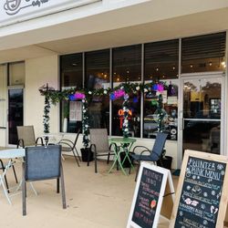 Brue Coffee Shop - Outside
